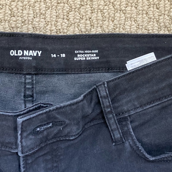 NWT: Old Navy Rockstar skinny jeans - Picture 3 of 3